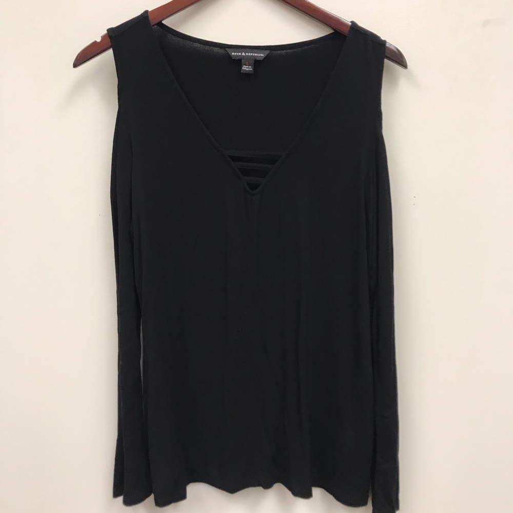 Rock & republic cold shoulder shirt
